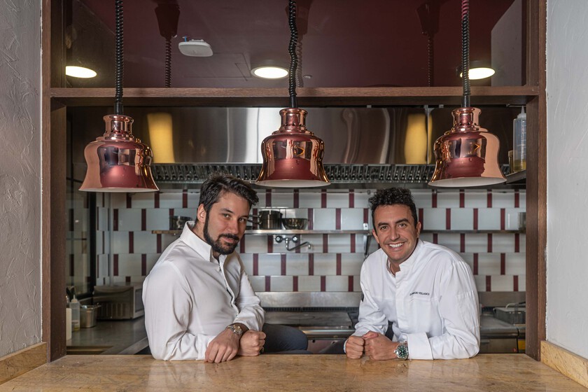 Joaquín Serrano y Jorge Velasco en la barra de Varra Fina