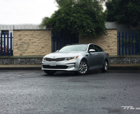 KIA Optima 2.4, a prueba: Un sedán elegante y cómodo, sin exceso de pretensiones