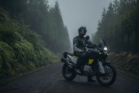 La Husqvarna Norden 901 ya es real: una moto de corte aventurero y alma trail con motor bilicilíndrico de 105 CV