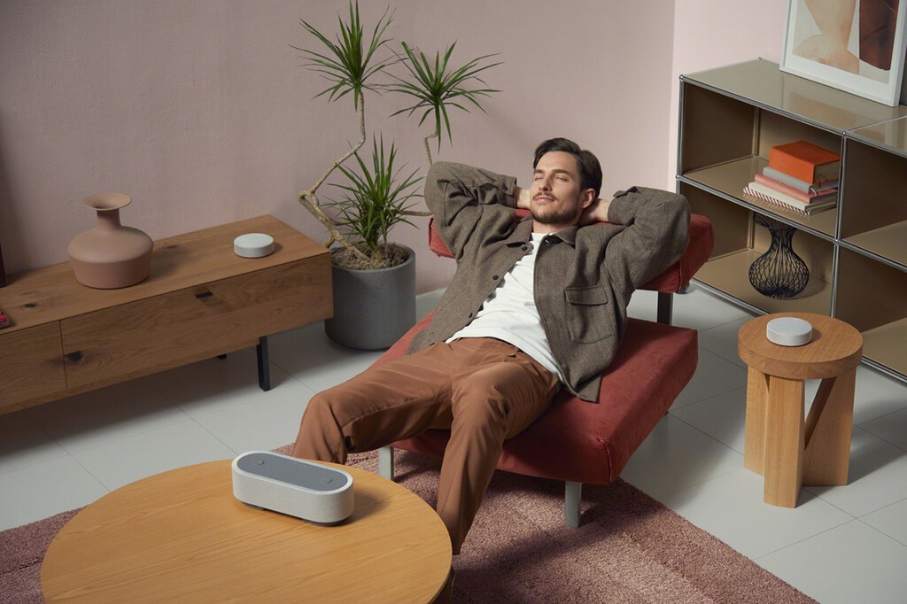 Lo más nuevo de Sony es un sistema de cine en casa sin cables que no usa enchufes y que puedes usar hasta con el móvil