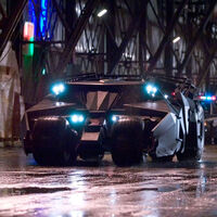 "Pensaba que eran aliens aterrizando": el surrealista accidente real que sufrió el Batmóvil de Batman Begins durante una escena en Chicago