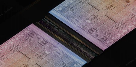 UltraFusion を使用すると、2 つの M1 Max プロセッサを SoC レベルで接続できます。まだアップデートされていない次期 Mac Pro 用に何か別のことを隠しているのでしょうか?