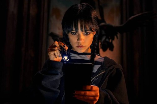 'Miércoles' sigue siendo un icono juvenil, pero a costa de traicionar lo que hacía única a su protagonista. Echo de menos al bicho raro de las películas 