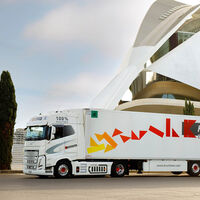 Este camionero no ha esperado al Tesla Semi: de Valencia a Zurich con 20 toneladas de naranja con un Volvo eléctrico 