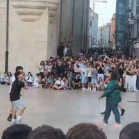 Las batallas de "farmear aura" empezaron como meme: ya están congregando a miles de chavales en las ciudades españolas