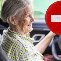 Italia ha tenido que dar marcha atrás con una polémica normativa: querían prohibir a los mayores de 85 años conducir por las autopistas