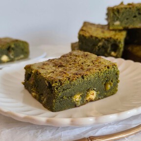 Brownie de matcha, la versión japonesa del postre de chocolate más conocido 