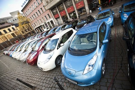 Noruega en octubre: las ventas se mantienen con el Nissan LEAF a la cabeza y la aparición de grupos "anti-tesla"