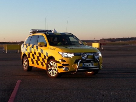 El Mitsubishi Outlander PHEV se ha propuesto tomar los aeropuertos europeos y ahora llega a Helsinki