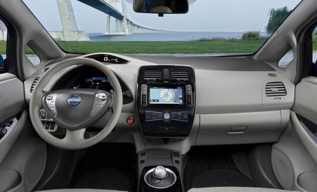 Nissan-Leaf-salpicadero-650px