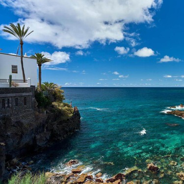 Es uno de los pueblos pesqueros más populares de España, pero su playa está llena de caca y la han cerrado