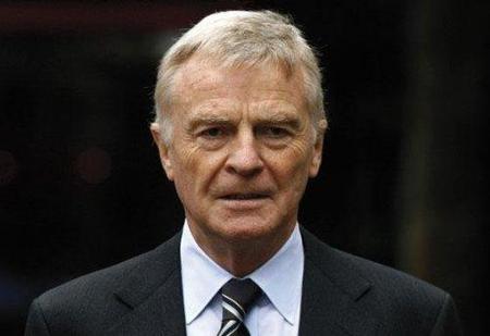 Max Mosley ataca a Ferrari