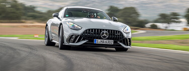 Probamos el Mercedes-AMG GT 63 PRO 4MATIC+ en el Circuito de Ascari bajo la lluvia: un V8 biturbo de 612 CV delicioso en carretera y bestial en pista