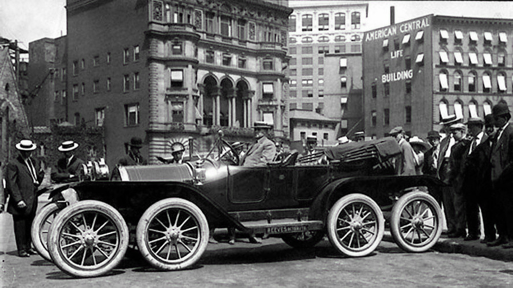 Milton Reeves estaba obsesionado con añadir ruedas a los coches, y se equivocaba