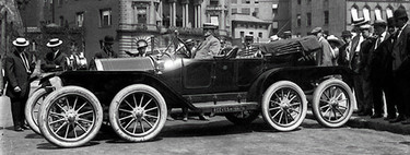 Milton Reeves estaba obsesionado con añadir ruedas a los coches, y se equivocaba