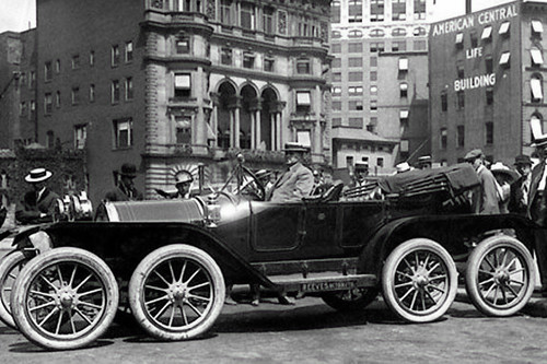 Milton Reeves estaba obsesionado con añadir ruedas a los coches, y se equivocaba