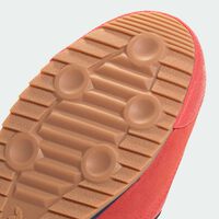 Las zapatillas Adidas retro perfectas para llevar con todas tus prendas marrones, ahora en liquidación en su outlet