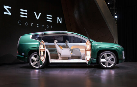 ¿Un salón o un coche? El Hyundai SEVEN Concept que anticipa el IONIQ 7 es toda una habitación futurista sobre ruedas