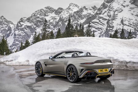 Aston Martin Vantage Roadster 2025 002