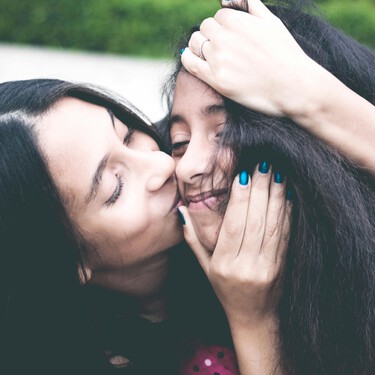 El secreto de la "comunicación amable" para animar a los demás (bonus: también te hará sentirte mejor)