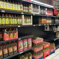 Vuelve el aceite de oliva barato: Covirán y Coosur ya tienen virgen extra por 4,80 euros