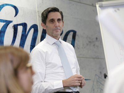Álvarez-Pallete, presidente de Telefónica, cree que las empresas tecnológicas pagarán a las personas por usar sus datos