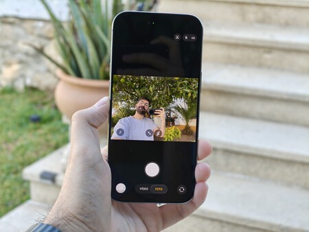 Algo me dice que esto lo vamos a ver mucho el año que viene en casi toda la gama alta Android | Imagen: Xataka
