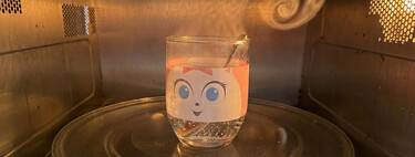 Es muy peligroso calentar así la leche o el agua en el microondas. Cómo no leemos las instrucciones, casi nadie lo sabe