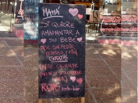 Más iniciativas como esta: "Si quiere amamantar a su bebé pase sin pedir permiso", y encima te invitan gratis un té caliente