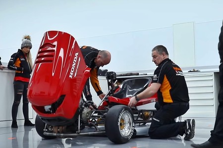 Objetivo: más de 215 km/h. El Honda Mean Mower y sus 190 CV van a por el récord del cortacésped más rápido