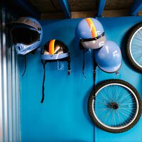 No es un error: por 15 euros podemos hacernos con una estantería metálica para el garaje que soporta 100 kilos por balda