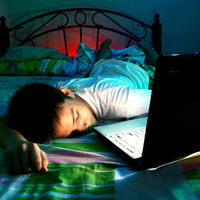 Los adolescentes que usan las redes sociales más de tres horas al día tienen problemas de sueño y bajo rendimiento escolar