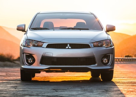 ¿Regresa el Lancer? En Mitsubishi ya se plantean un nuevo sedán compartido con Nissan
