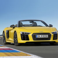 ¿Pagarías 209.420 euros por desmelenarte en el Audi R8 Spyder a 318 km/h?