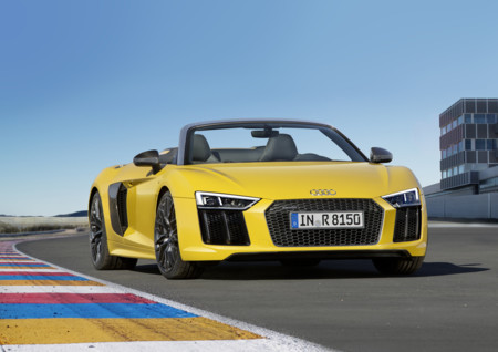 ¿Pagarías 209.420 euros por desmelenarte en el Audi R8 Spyder a 318 km/h?