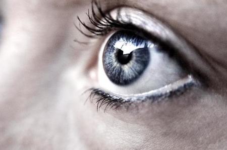 Los hombres que se sienten atraídos por los ojos dilatados de las mujeres