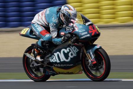 Julián Simón gana y ya es líder en 125