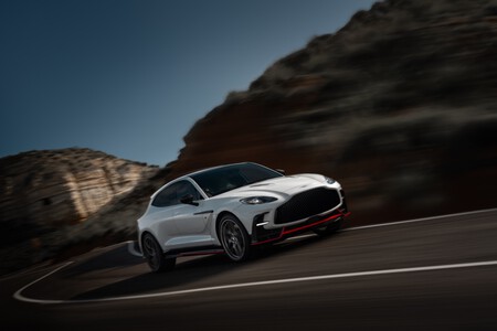Aston Martin DBX S