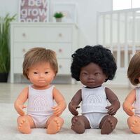 La premiada colección de muñecas y muñecos con Síndrome de Down para promover la inclusión a través del juego 
