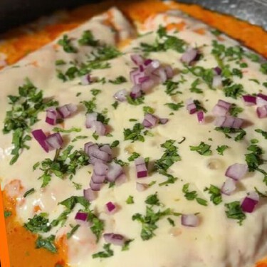 Cómo hacer las enchiladas rojas suizas más cremosas, rellenas de pollo y sin horno: con la receta de la chef Ana Casanova