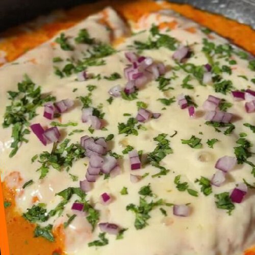 Cómo hacer las enchiladas rojas suizas más cremosas, rellenas de pollo y sin horno: con la receta de la chef Ana Casanova