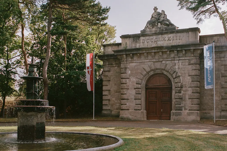 Aljibe Rosenhugel Y Su Entrada Historica Del Ano 1873