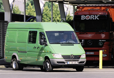 Mercedes-Benz Sprinter llega a los 25 años de vida y con una muy buena cara