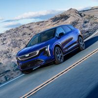 Cadillac OPTIQ-V 2026: el SUV eléctrico que desafía a Tesla con 519 HP, 442 kilómetros de autonomía y carga NACS nativa 