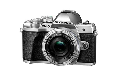 En Fnac tienes un completo pack fotográfico con la Olympus OMD E-M10 Mark III con objetivo 14-42mm y bolso de transporte a precio de chollo, por sólo 399,42 euros