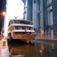 Ao inundar cidades inteiras para represar seu maior rio, a China literalmente obrigou seus navios a subir de elevador 