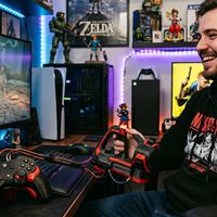 Perdió su brazo derecho y creó un dispositivo para seguir disfrutando de los videojuegos: "me negué a dejar de jugar y diseñe mi propio control"