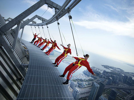 EdgeWalk en la CN Tower de Toronto, adrenalina urbana al máximo