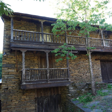 La aldea medieval escondida en el corazón de Galicia: una joya en plena Sierra de O Courel rodeada de naturaleza