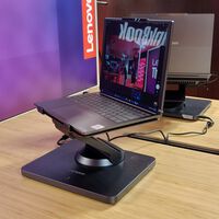 Un portátil que me sigue, gira, sube, baja y baila es lo último que esperaba ver en IFA. No solo lo he visto, lo he probado 